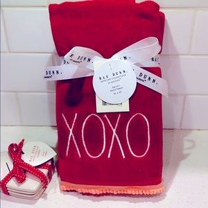 β‘οΈ SALE β€οΈRae Dunn Valentines Towelsβ€οΈ